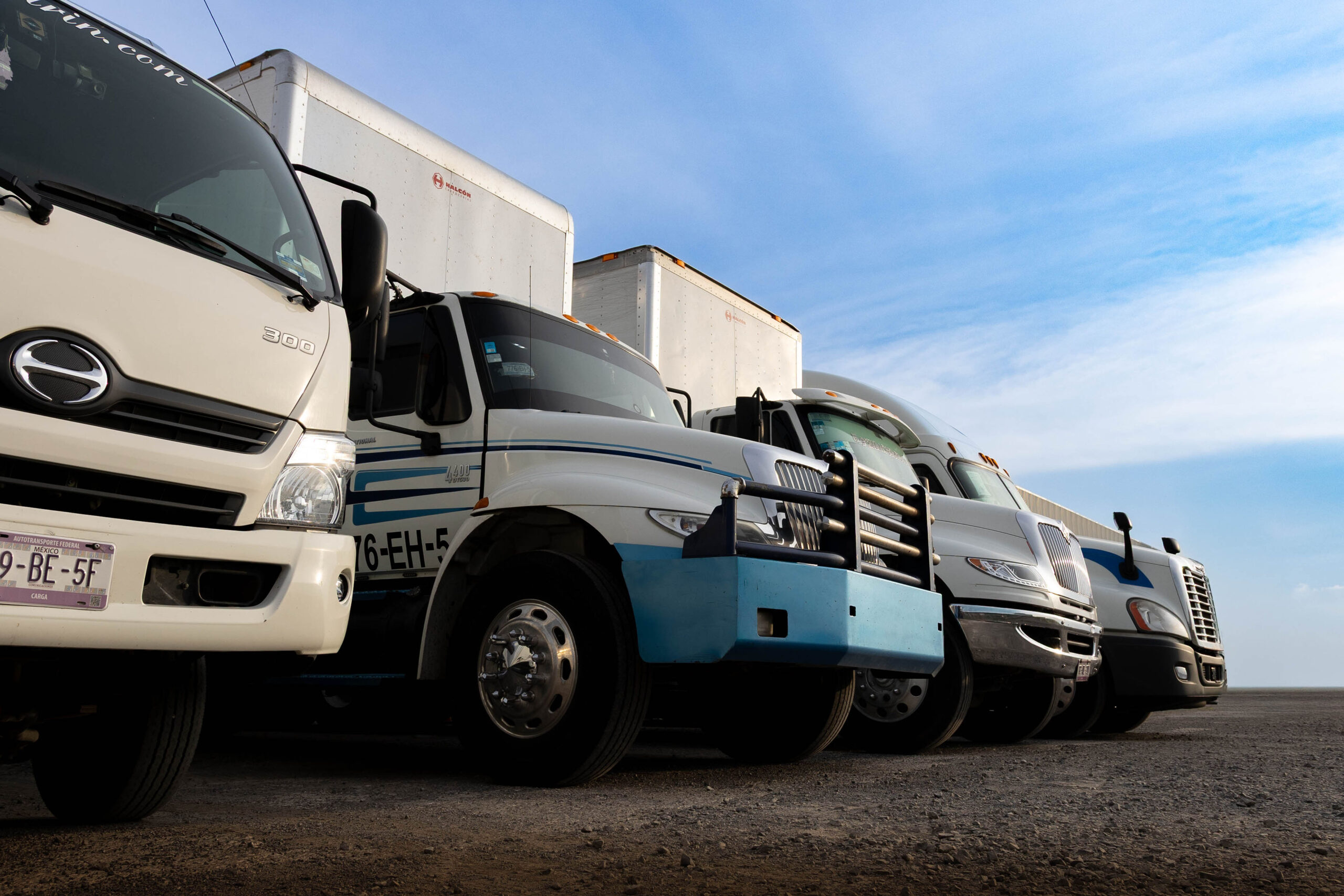 Flota de transporte MindusX en carretera - Logística Querétaro